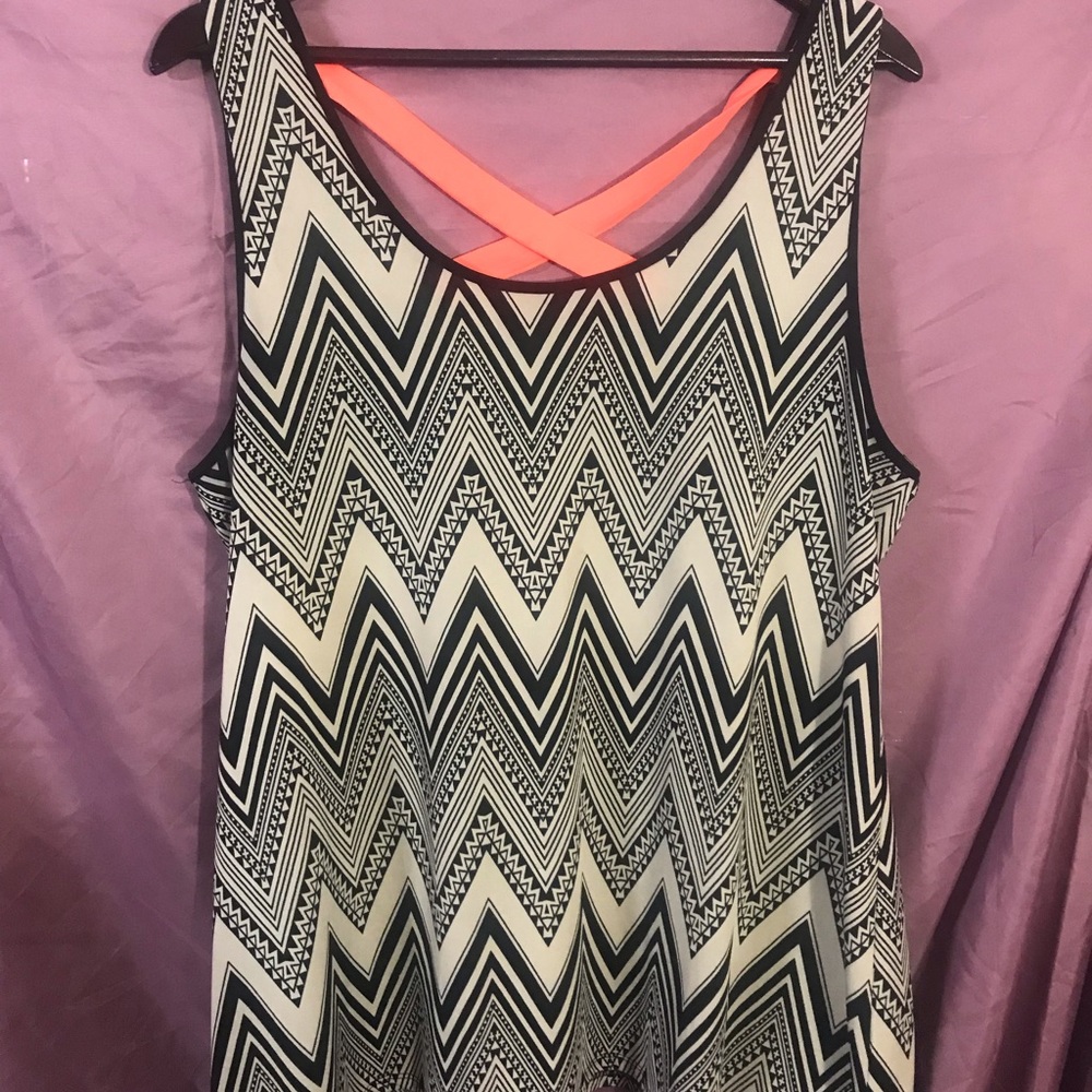 Plus Size Zigzag tank